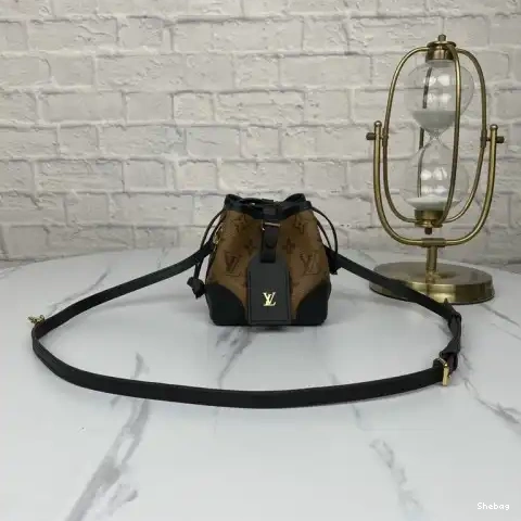 LV 206B570004 Bags 0707